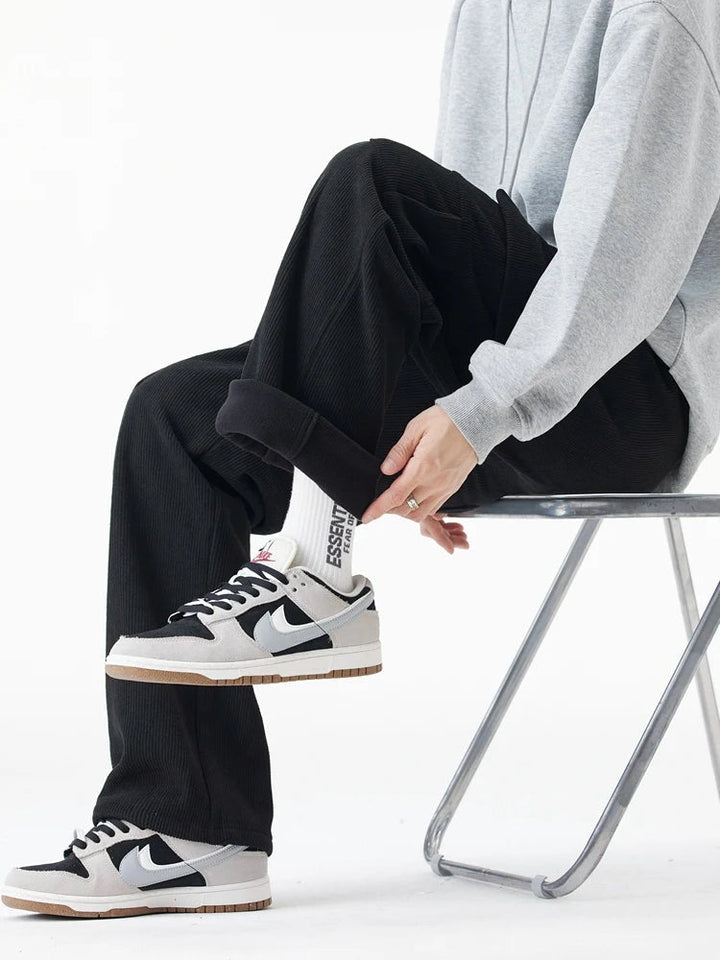 Hayes Corduroy Cargo Pants – Soft Stretch Fabric with Tapered Fit for Everyday Wear